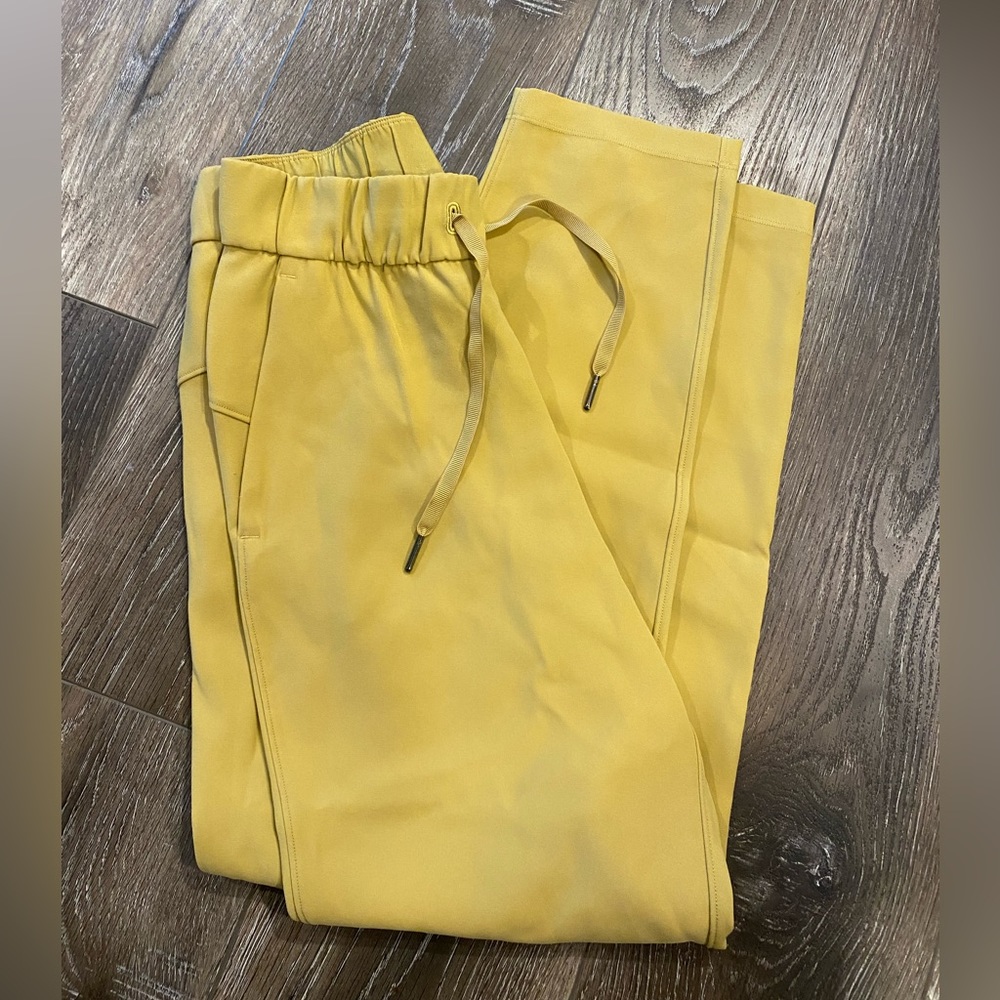 Lululemon on the fly joggers